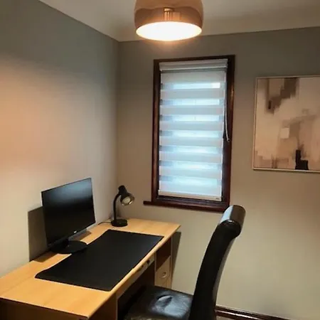 2 Bed House With Office In Historic Richmond *