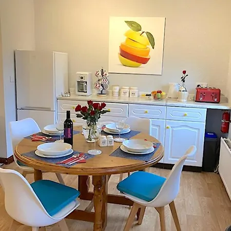 2 Bed House With Office In Historic Richmond
